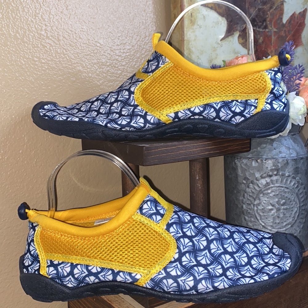 Land’s End navy art deco geometric mesh adjustable swim water shoes size 9-10